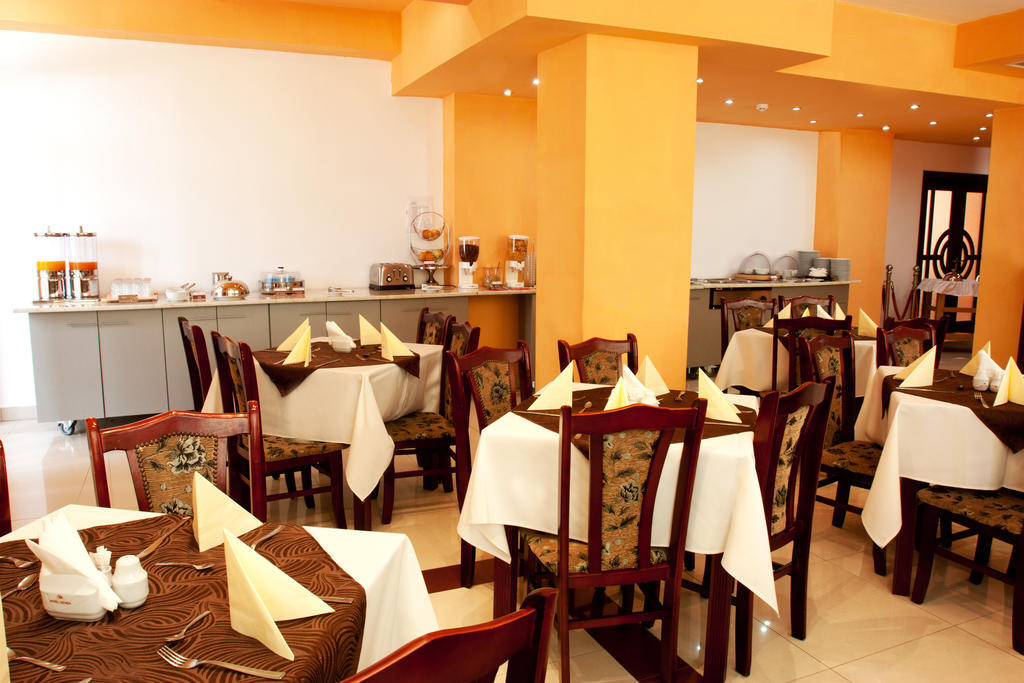 Denisa Hotel Отопени Экстерьер фото